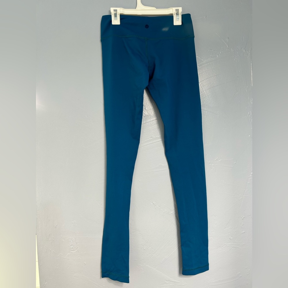 Lululemon low rise leggings, full length, size 6